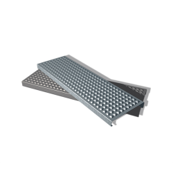 PELDAÑO  700x250x2mm GALV 